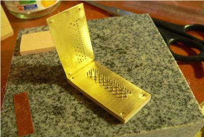 Стачиваем лишнее у гвоздей